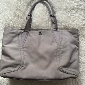 Lululemon carry all tote